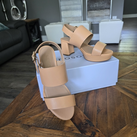 New in Box Aerolsoles Camera Nude - Picture 3 of 7